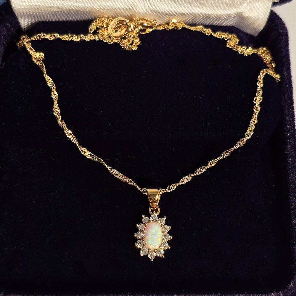 Stunning 10K Solid Gold Opal Pendant Necklace Stamped 10K